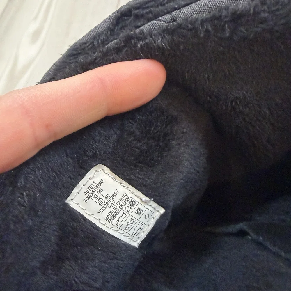 L.L.Bean Women's 487611‎ Winter Boots Black Suede Quilted Side Zip 9 Medium